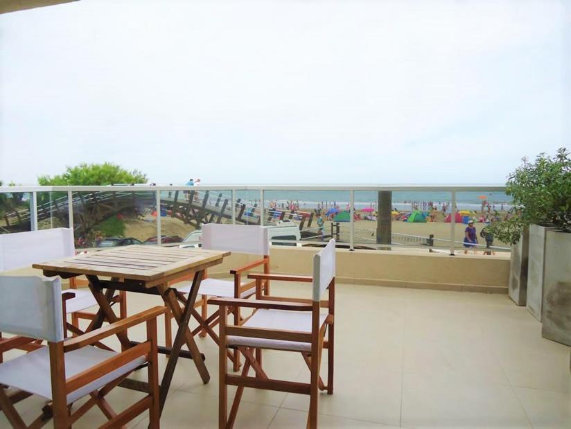 Hotel Tejas Rojas Villa Gesell Extérieur photo