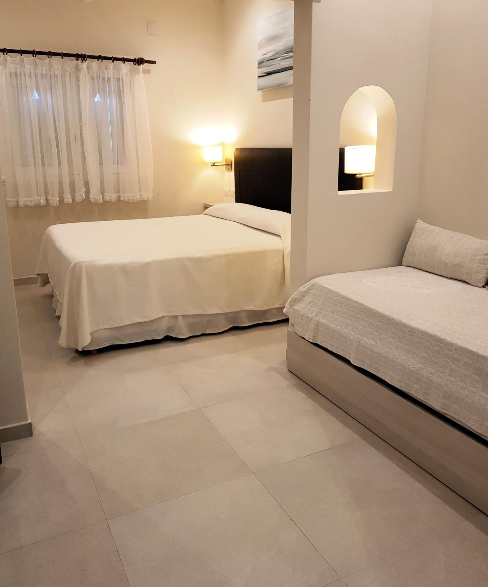 Hotel Tejas Rojas Villa Gesell Extérieur photo