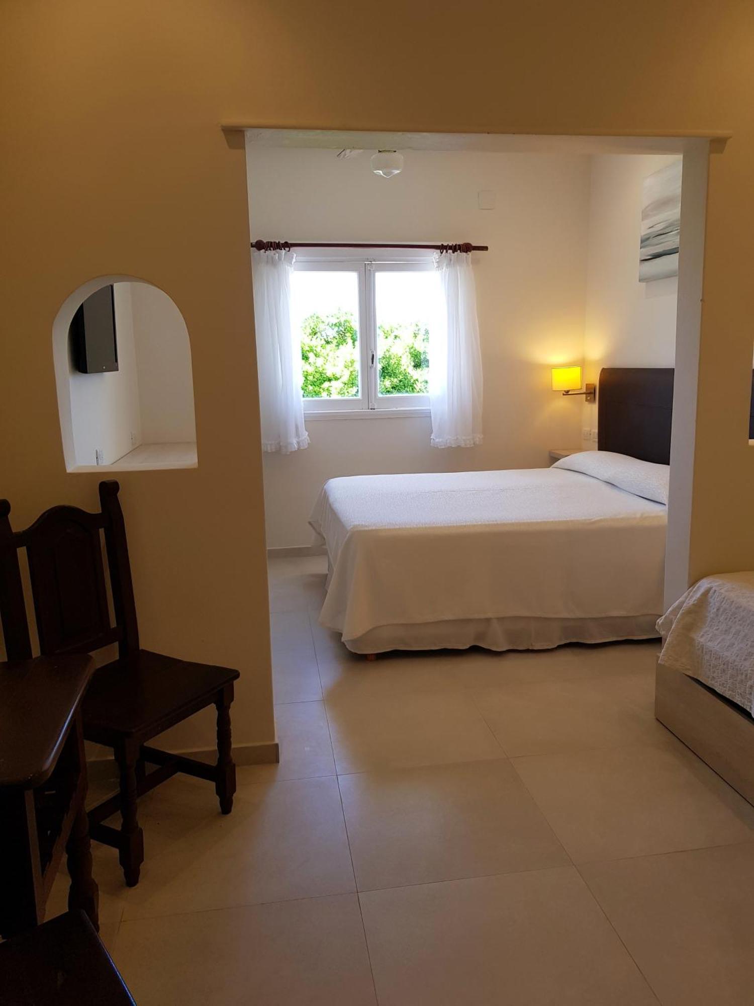 Hotel Tejas Rojas Villa Gesell Extérieur photo