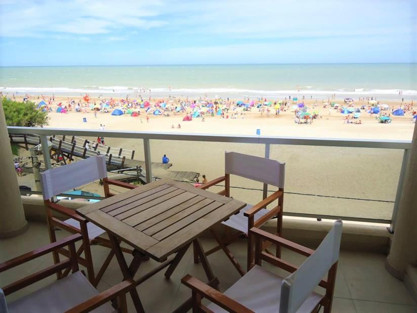 Hotel Tejas Rojas Villa Gesell Extérieur photo