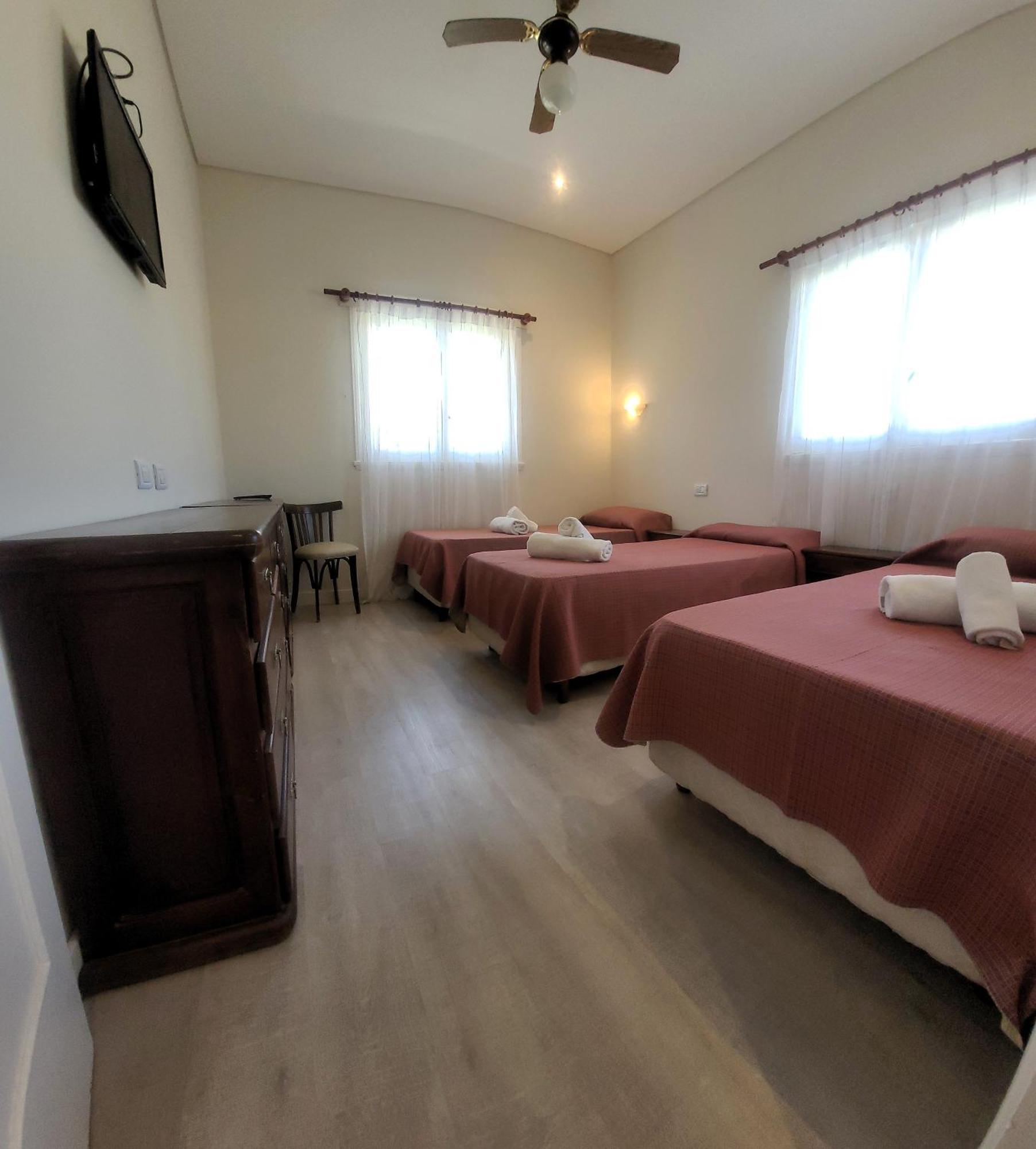 Hotel Tejas Rojas Villa Gesell Extérieur photo